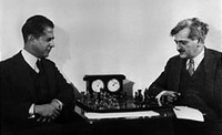 Международный шахматный турнир в Москве. Чемпион мира Хосе Рауль Капабланка (слева) и экс-чемпион мира Эмануил Ласкер